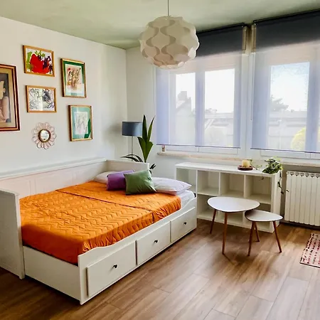 Su Due Piani Vicino Al Policlinico