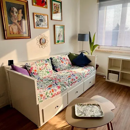 Su Due Piani Vicino Al Policlinico Apartmán