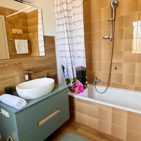 Su Due Piani Vicino Al Policlinico Udine