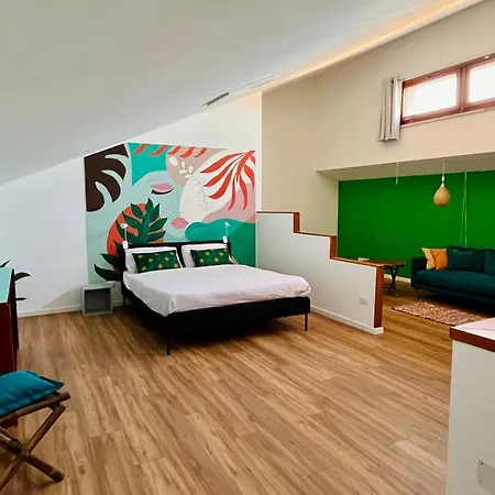 Su Due Piani Vicino Al Policlinico *